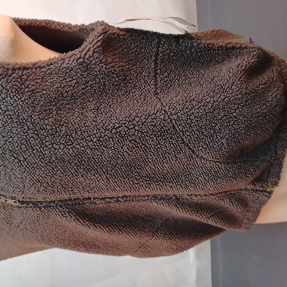 NWT Sherpa full zip Columbia vest - Picture 3 of 6